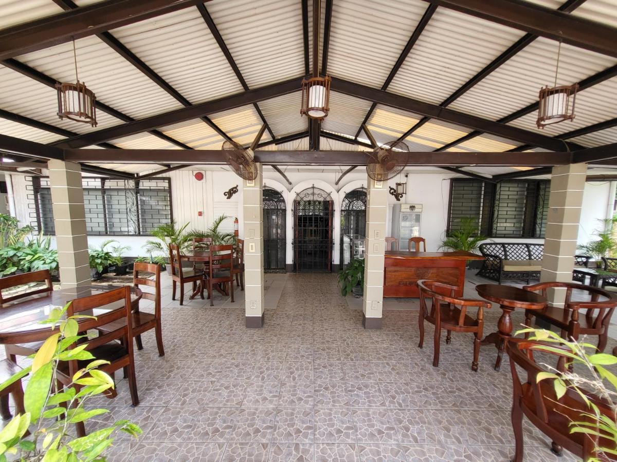 Ayahay Sa Matutina Hotel Puerto Princesa Esterno foto